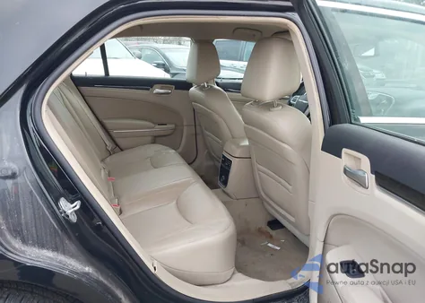 2013 Chrysler 300 Motown z USA, uszkodzony, nr VIN 2C3CCAAG8DH615293